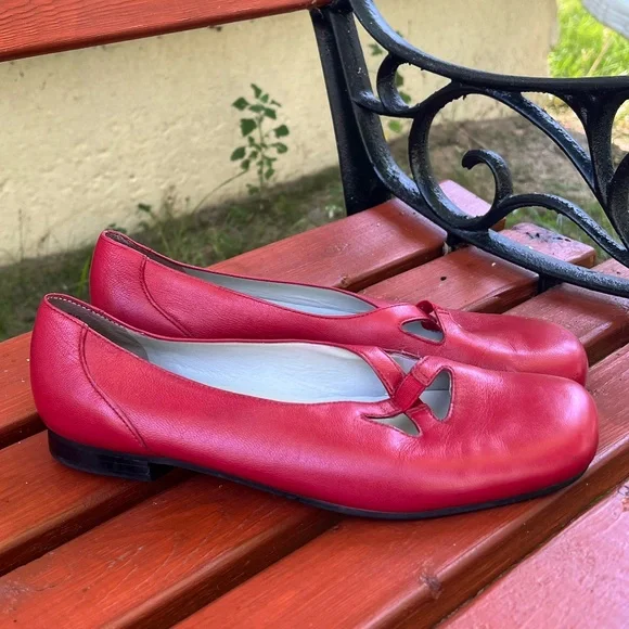 Trotters Comfort Red Leather Ballet Flat - Picture 9 of 15